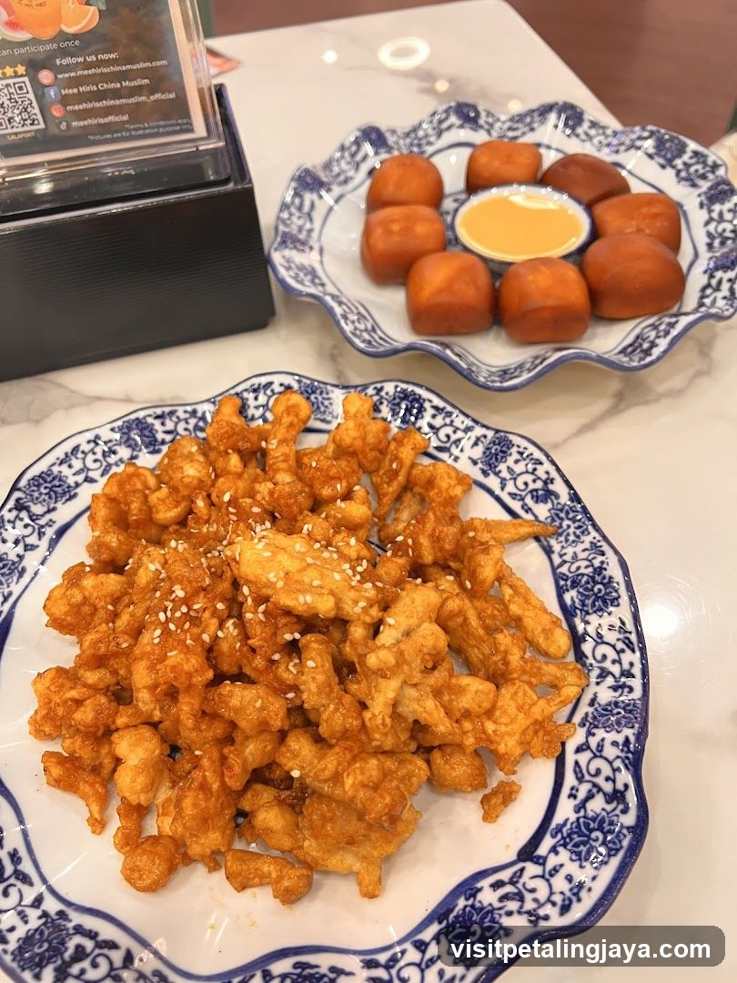 Crispy Fried Chicken and Buns with Sauce