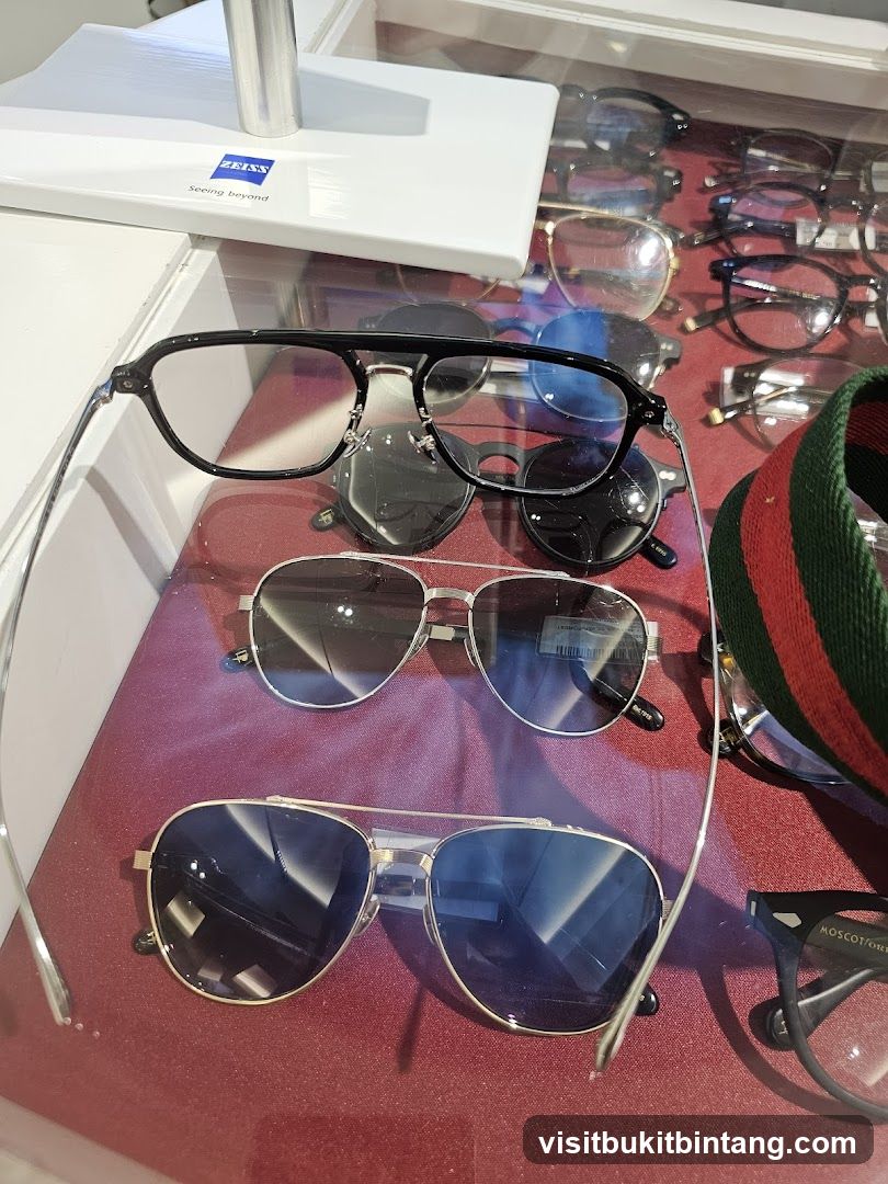 Eyeglasses Display