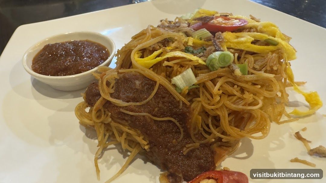 Noodles with Meat and Sauce