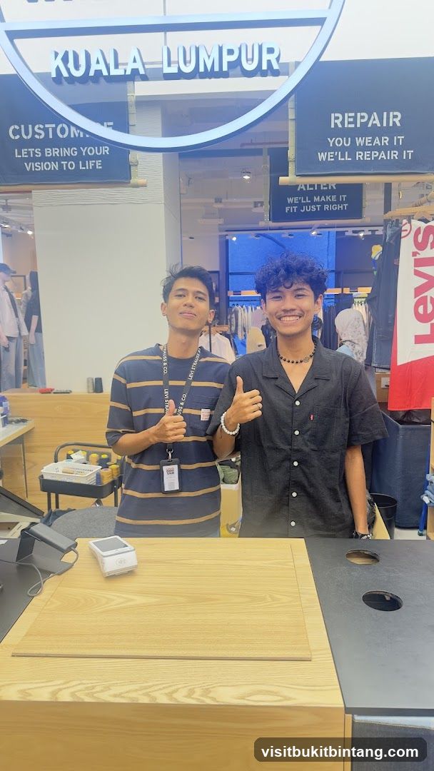 Two employees at a counter