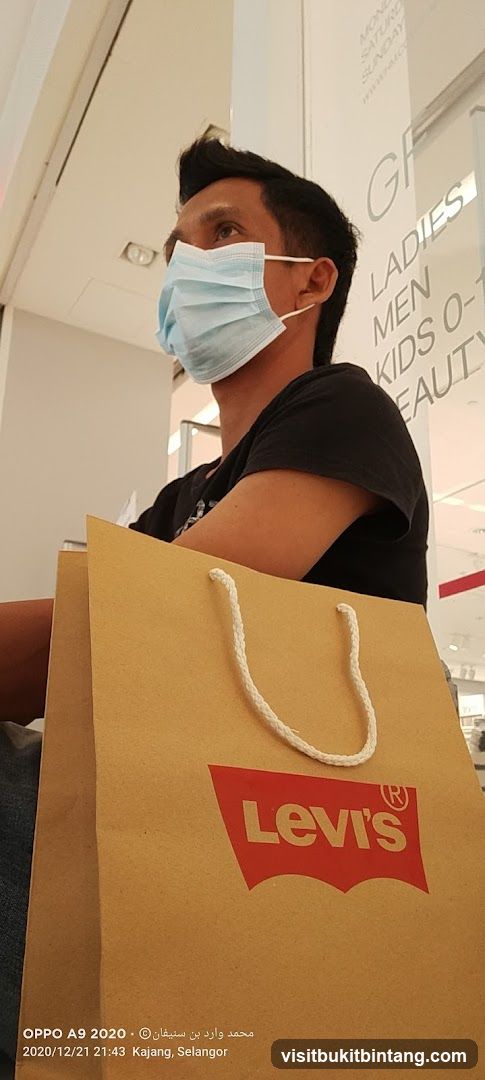Man with Levi's bag