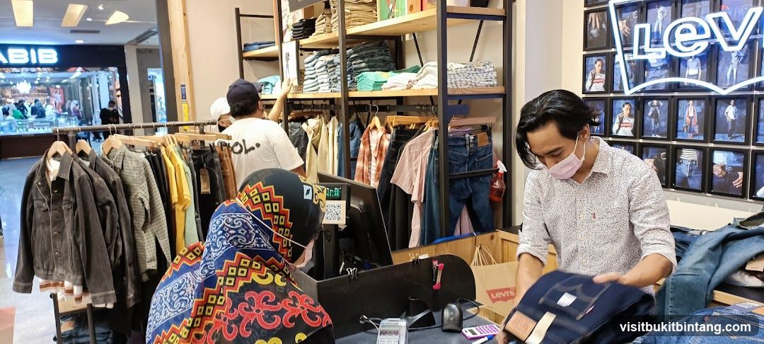 Levi's Store Interior