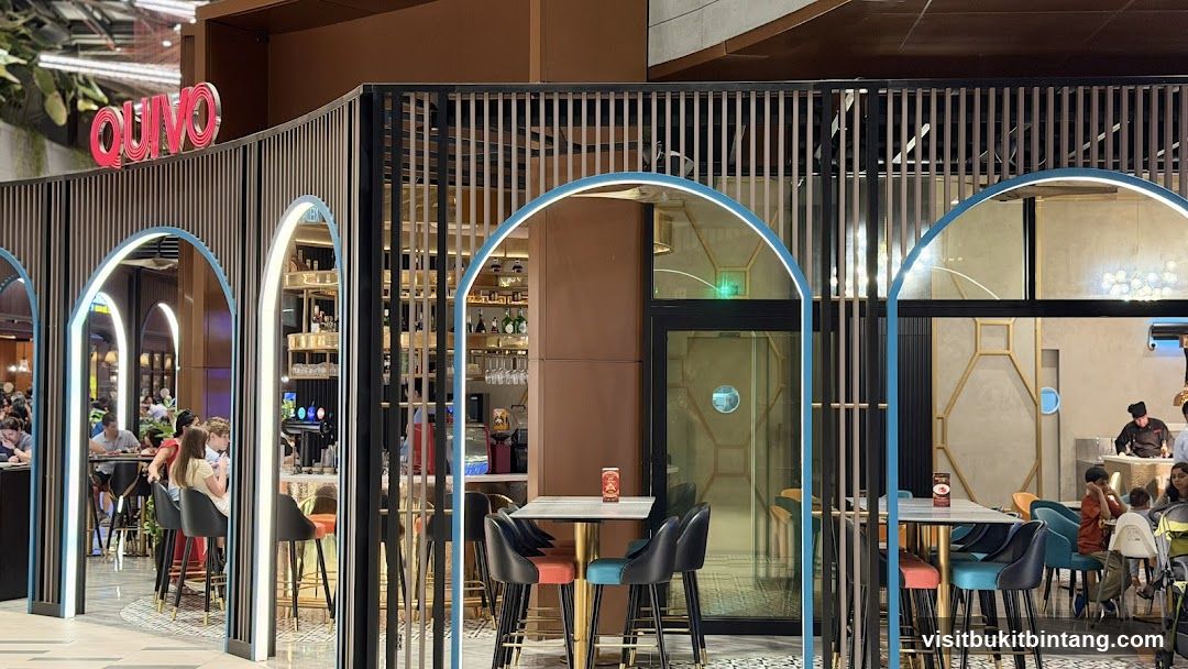 Modern Restaurant Interior with Bar and Seating