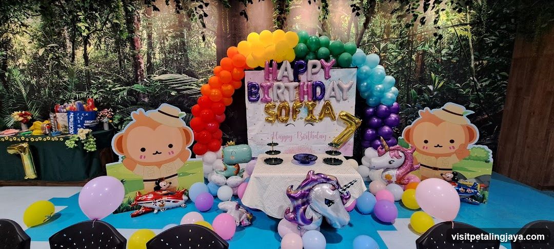 Sofia's Jungle Birthday Party Setup
