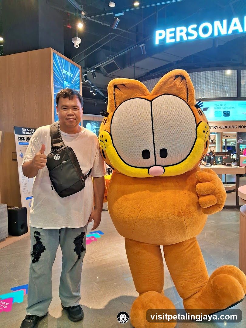 Garfield Mascot and Shop Interior