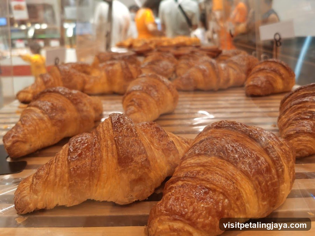 Croissant Display