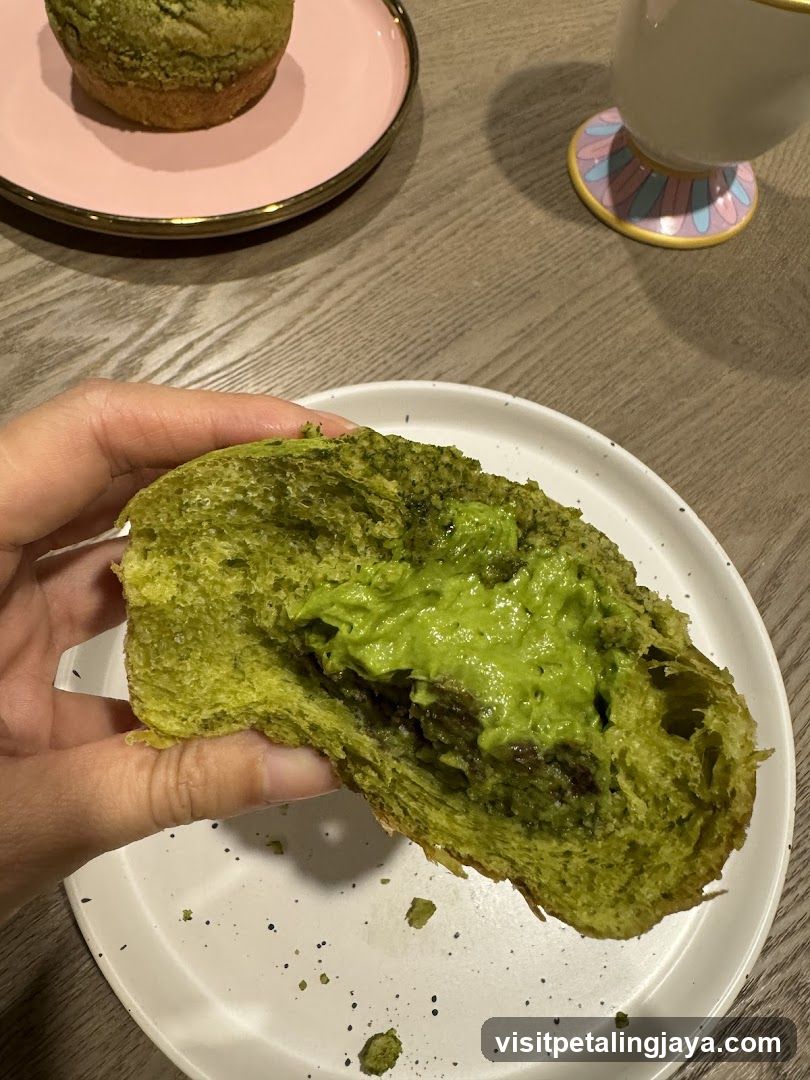 Matcha Pastry with Cream Filling