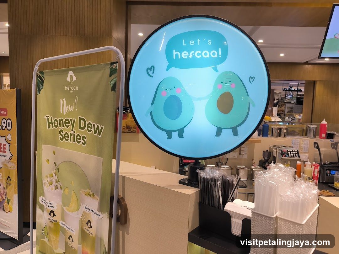 hercaa Store Interior Display
