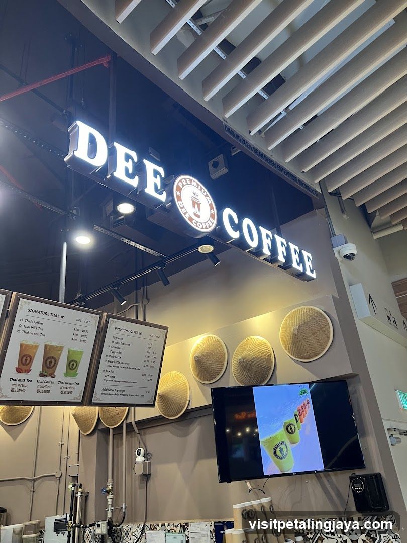 Dee Coffee Interior View