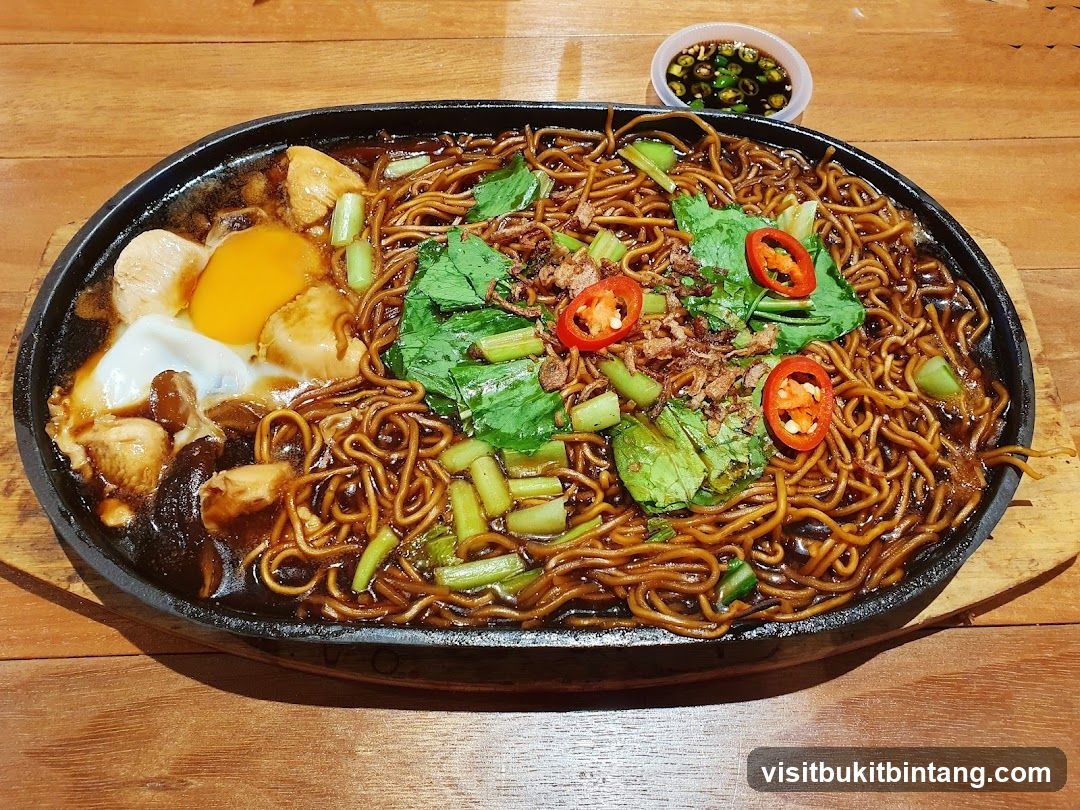 Sizzling Noodles with Egg and Vegetables