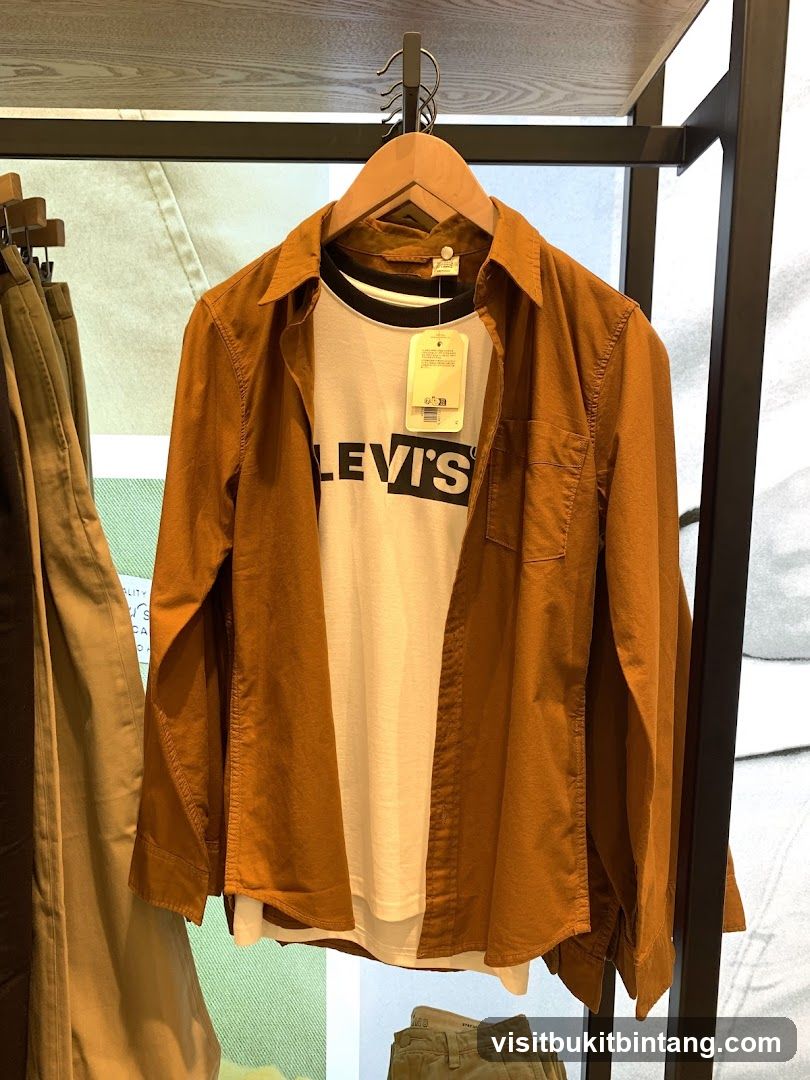 Levi's T-shirt and Shirt Display