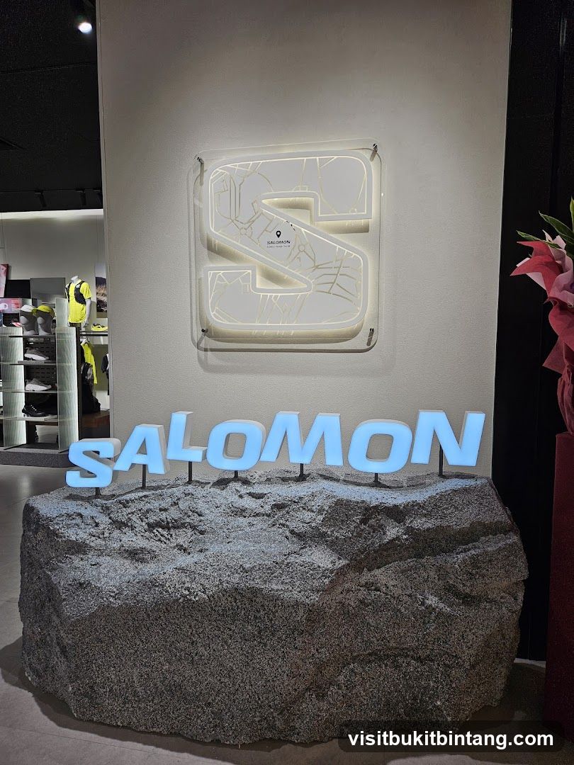 Salomon Store Display