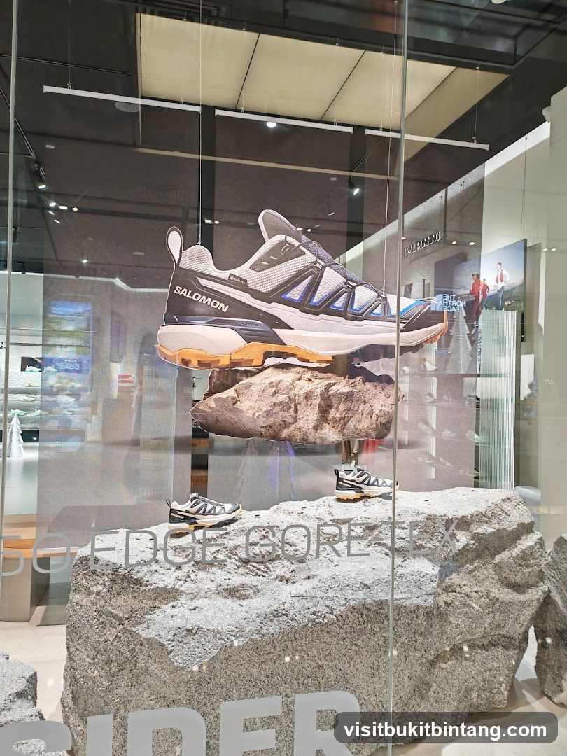 Salomon Shoe Display