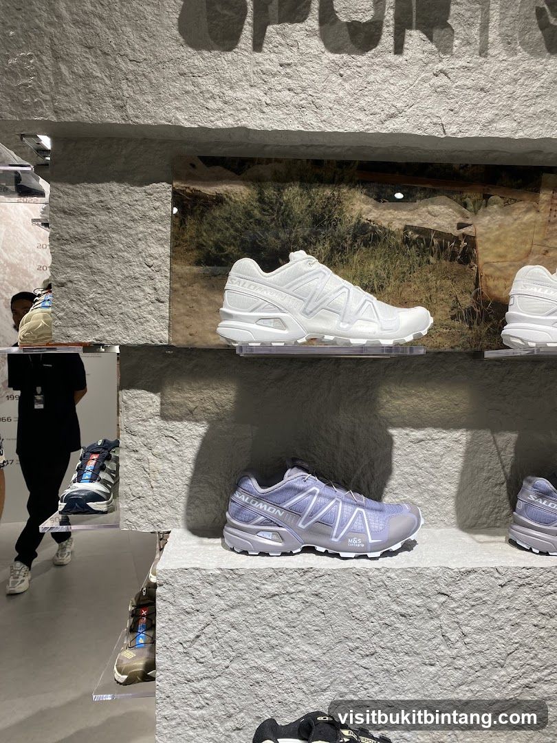 Salomon Shoes Display