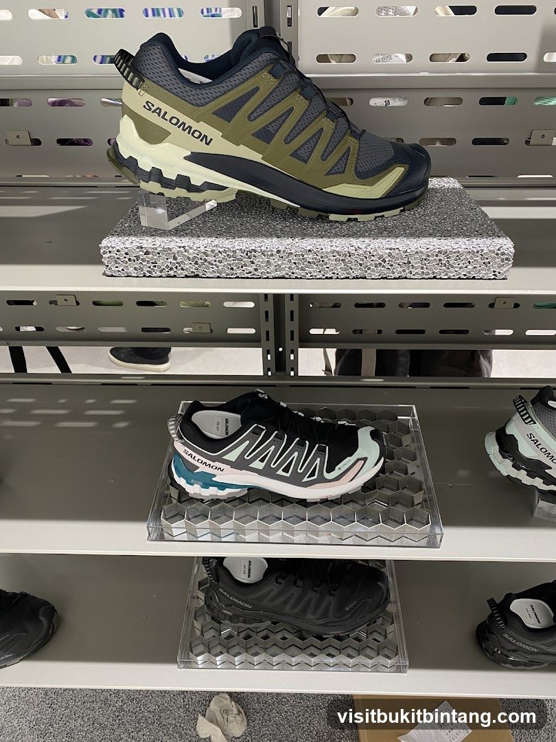 Salomon Shoes Display