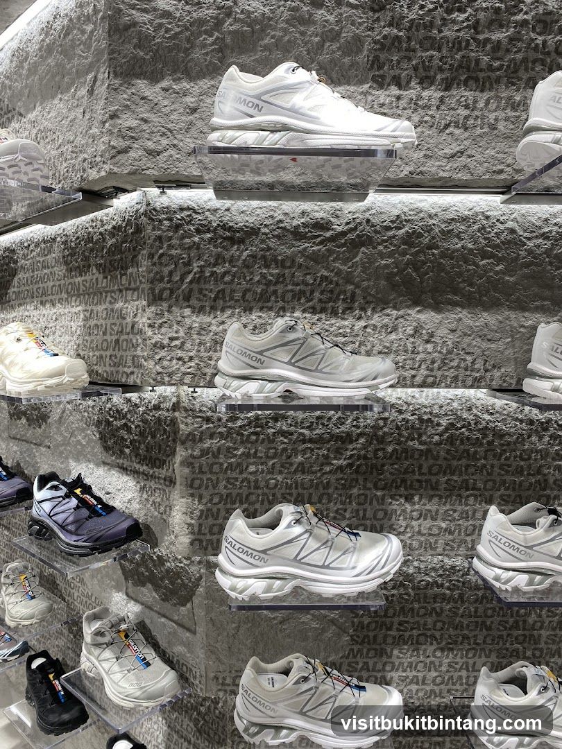 Salomon Shoes Display