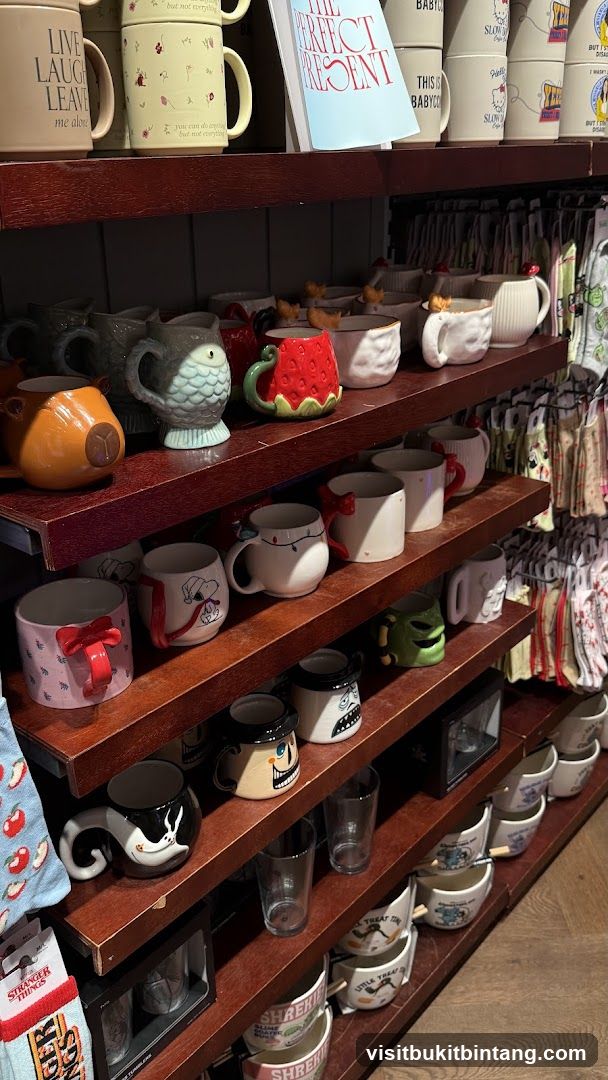 Mugs and Bowls Display