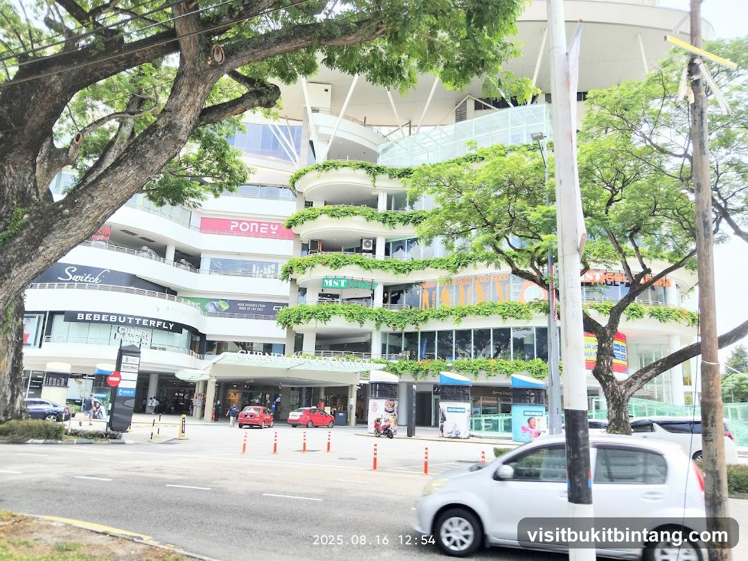 Gurney Paragon Mall