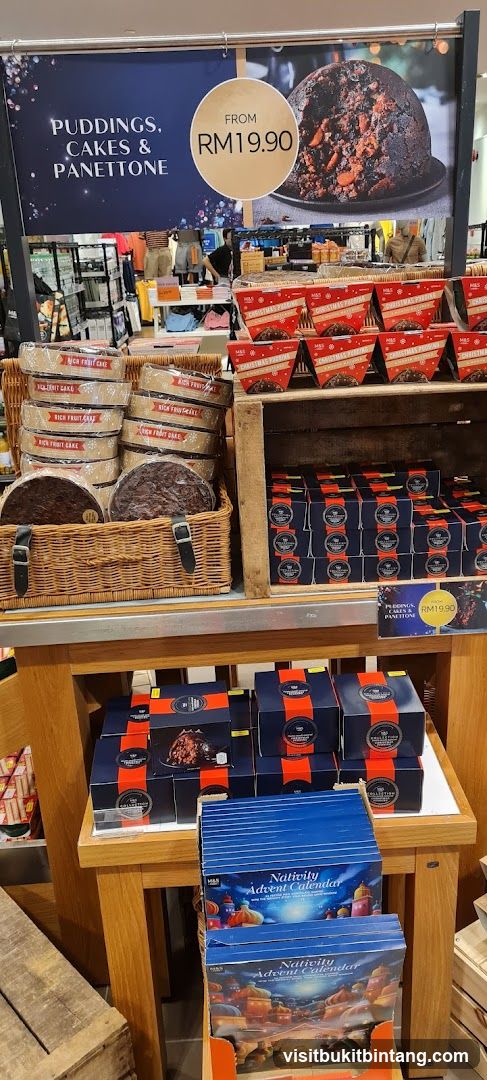 Christmas Puddings, Cakes, and Panettone Display