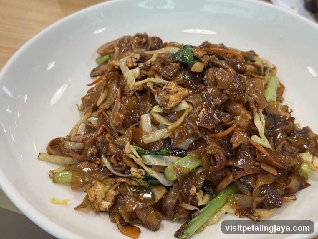Fried Noodles with Vegetables and Egg