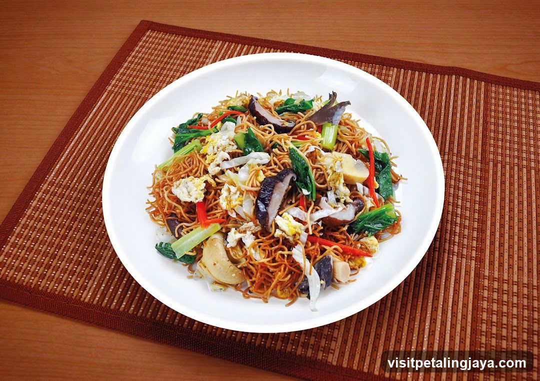 Stir-fried Noodles with Vegetables and Mushrooms
