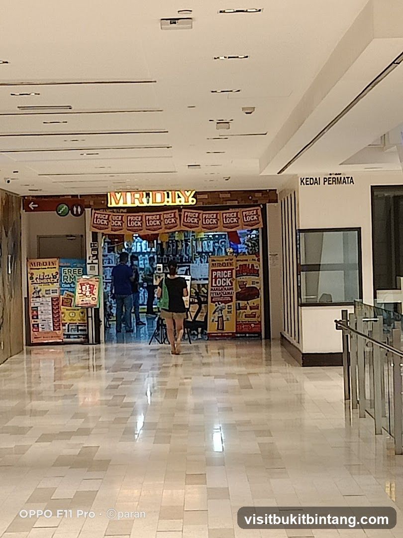 MR.DIY Storefront