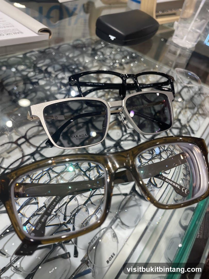 Eyeglasses Display