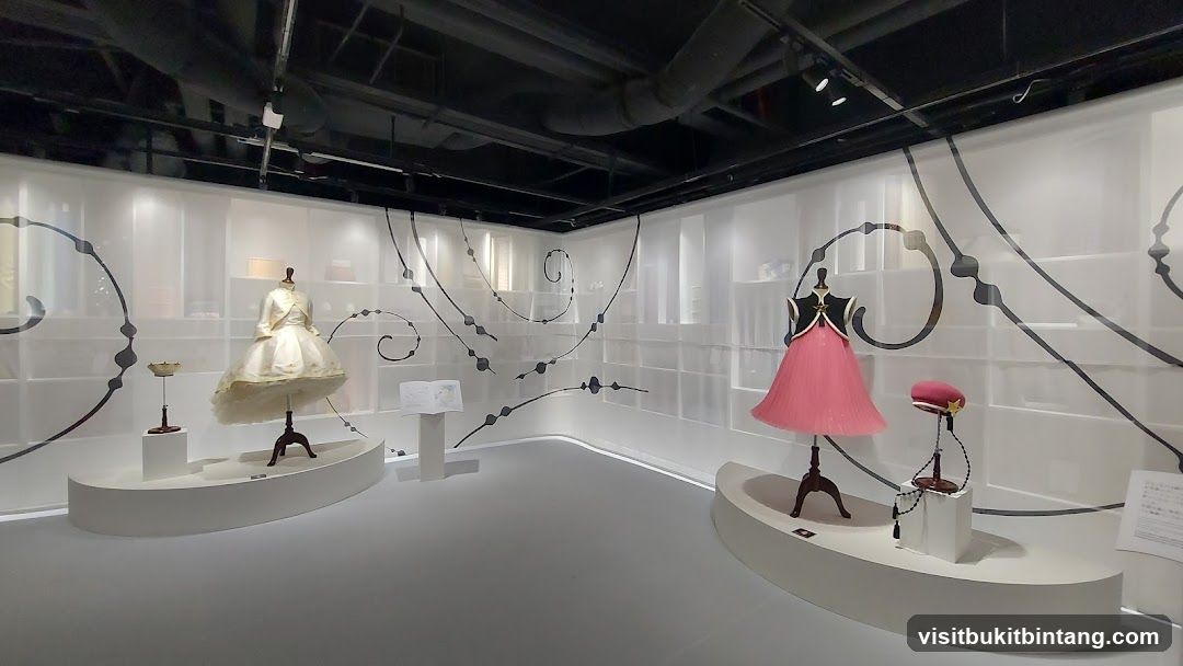 Fashion Exhibition Display