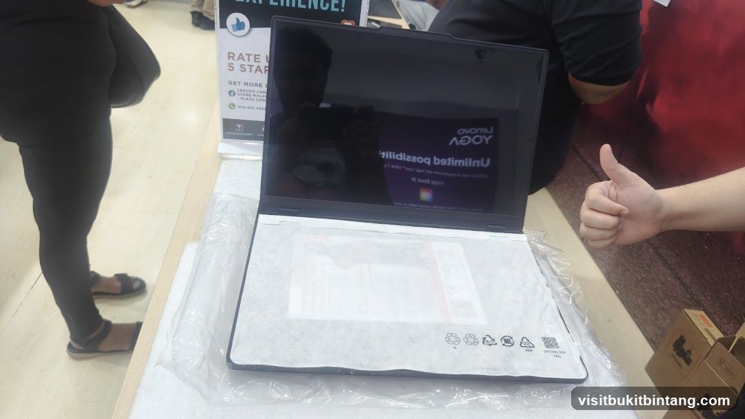 Lenovo Yoga Laptop Display