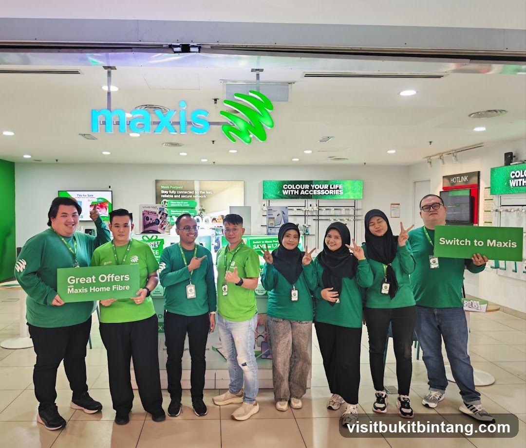 Maxis Store Staff