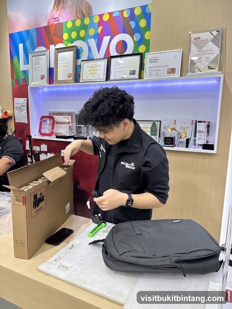 Lenovo Store Employee Unboxing Laptop