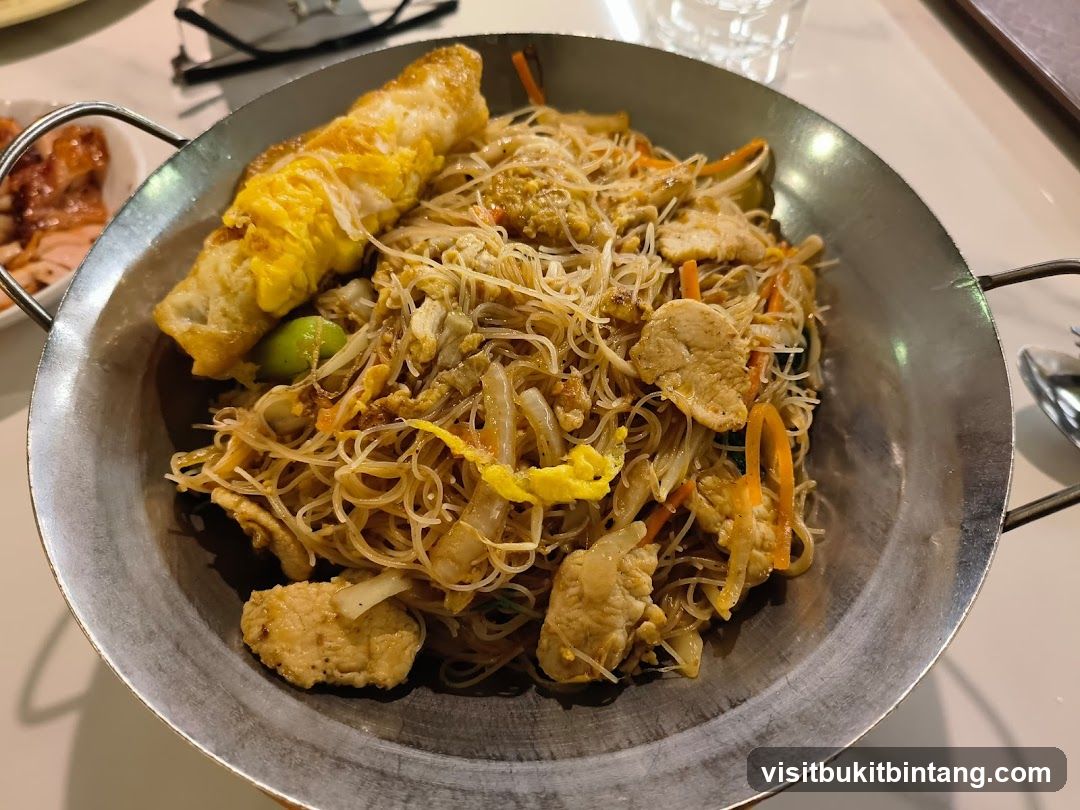 Noodles with Egg and Chicken