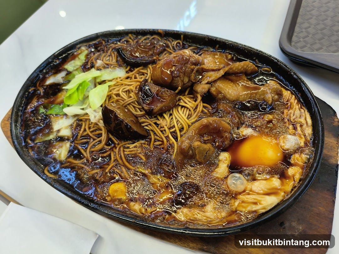 Sizzling Noodles with Chicken and Egg