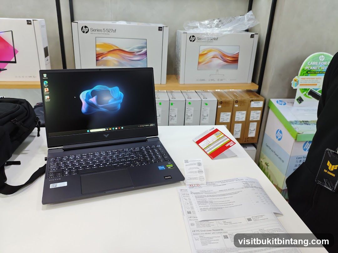HP Laptop and Monitors Display