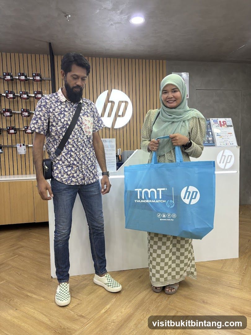 Customers with HP branded bag