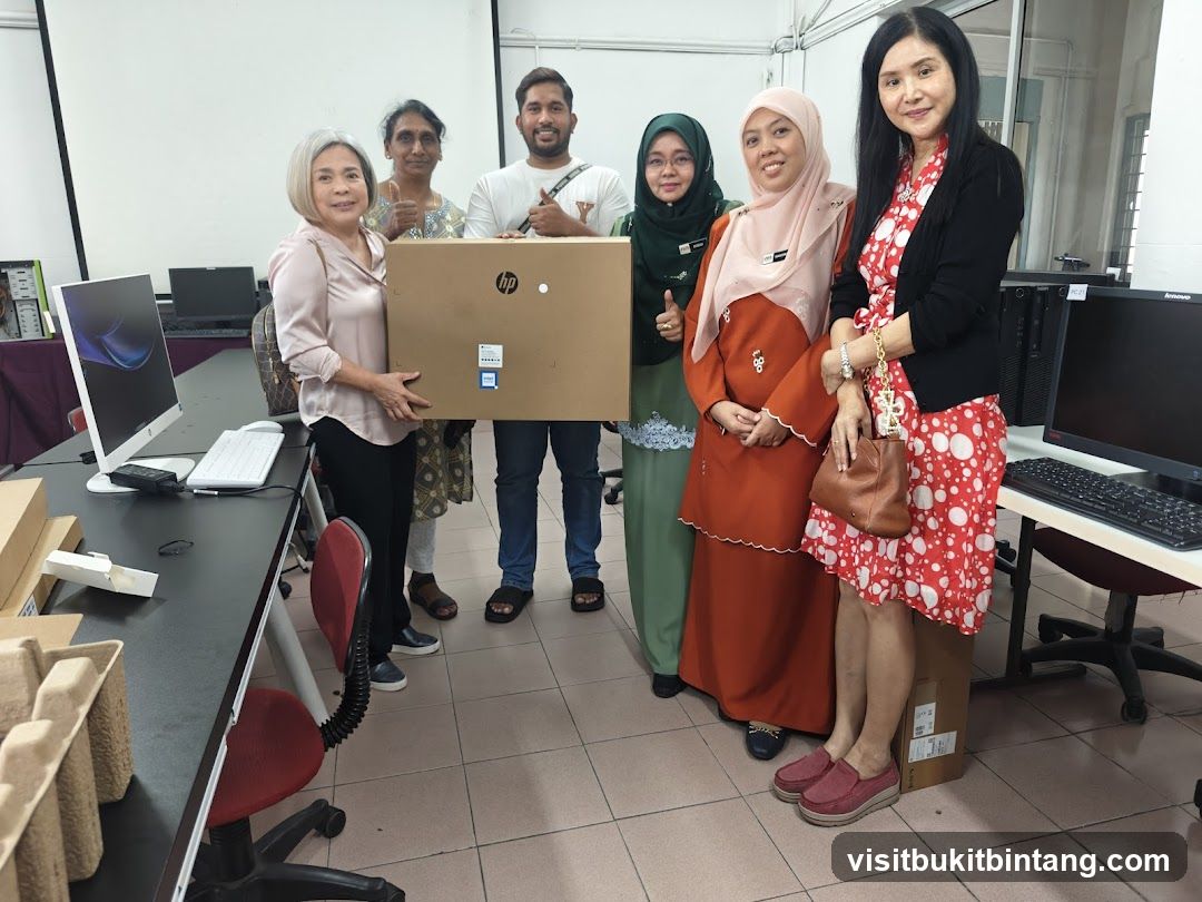 Group with HP Laptop Box