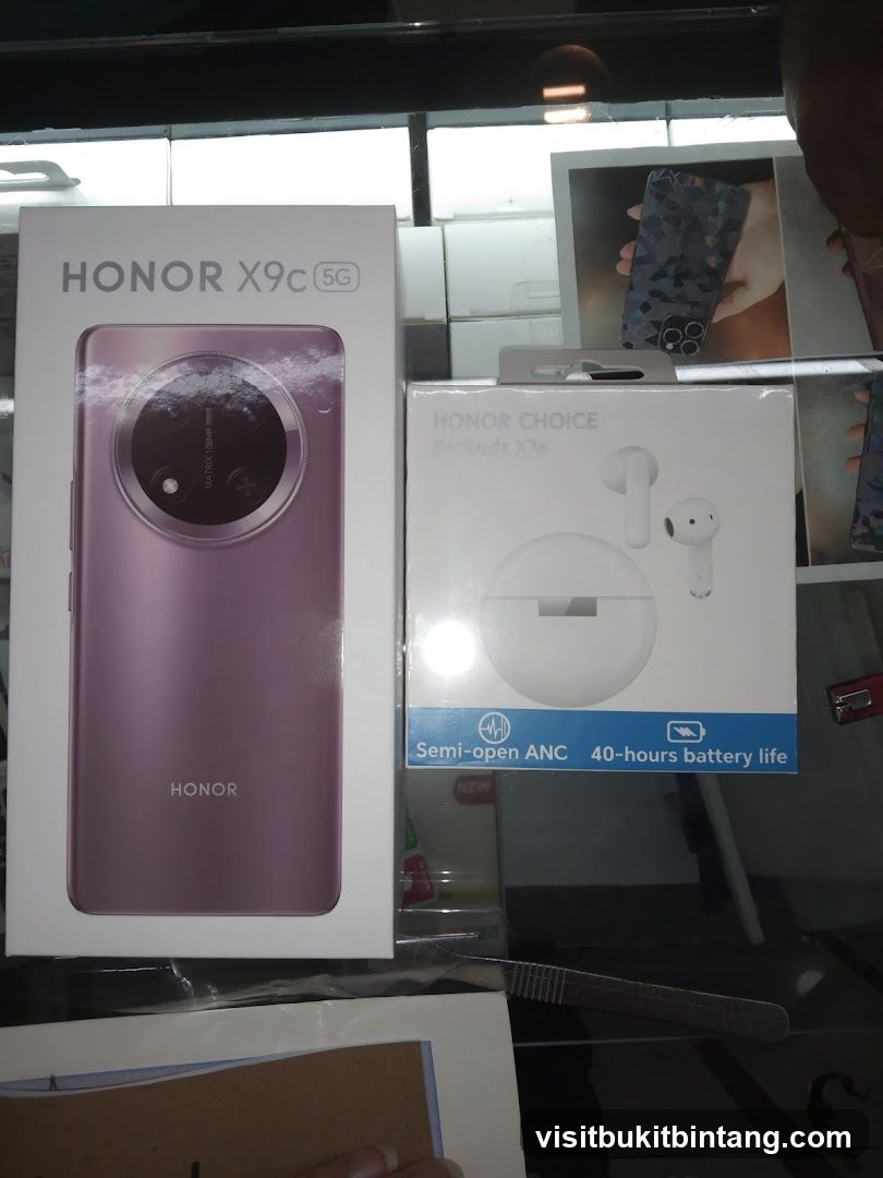 Honor Smartphone and Earbuds