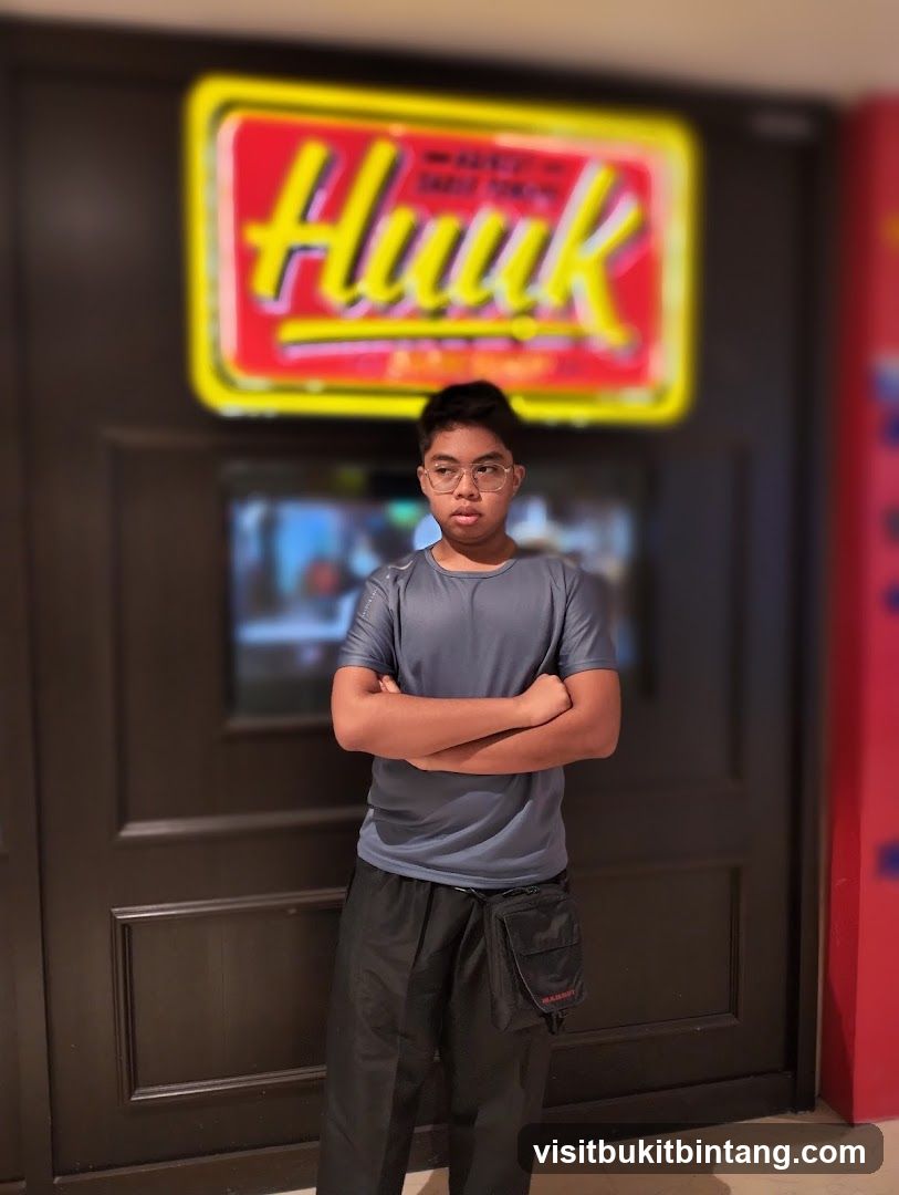 Hulk Restaurant Entrance