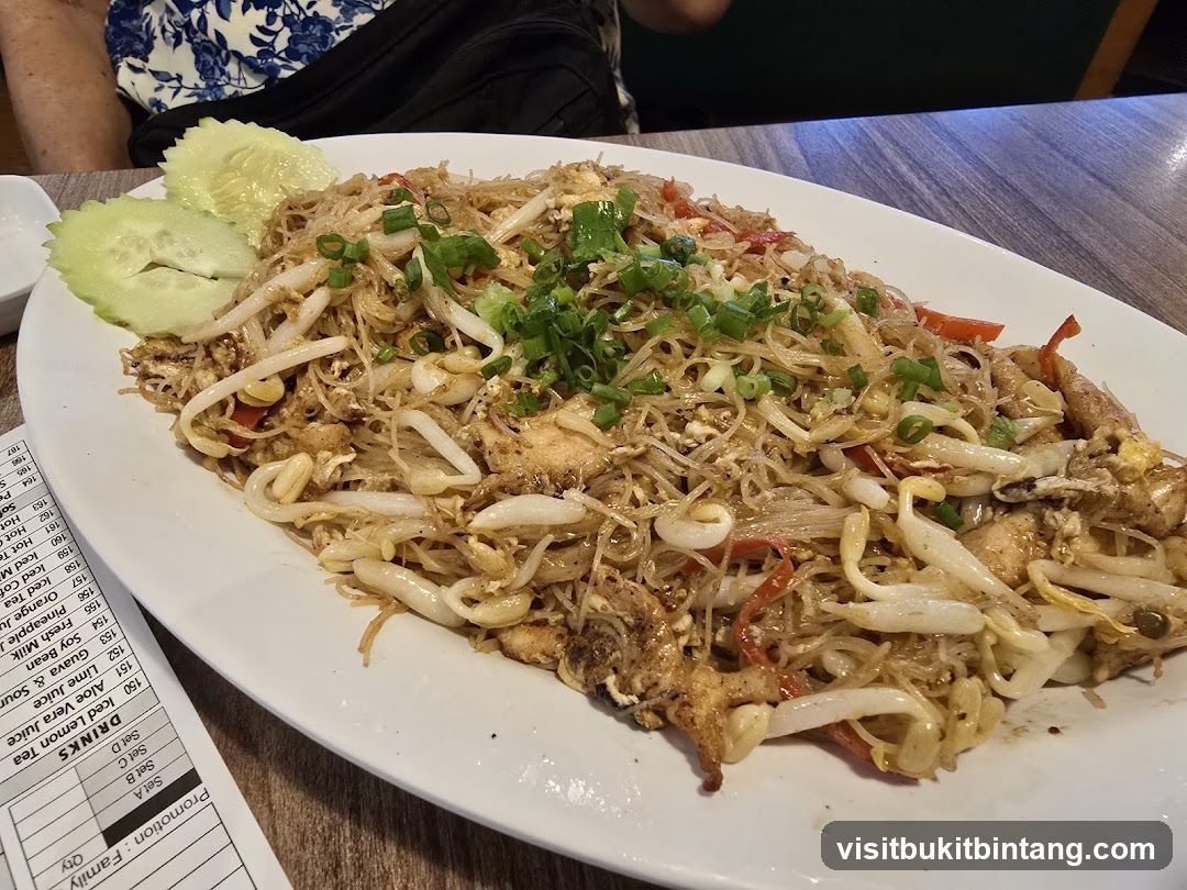 Noodle Dish with Bean Sprouts and Scallions