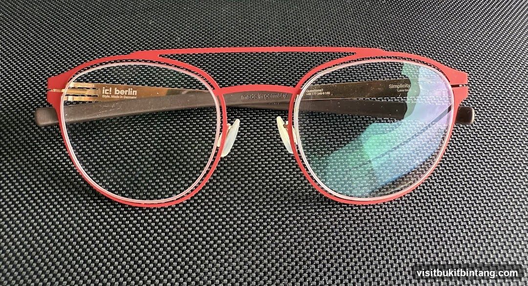 Red Eyeglasses
