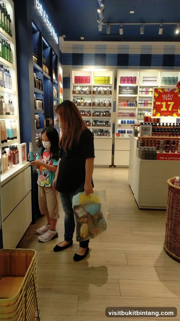 Bath & Body Works Store