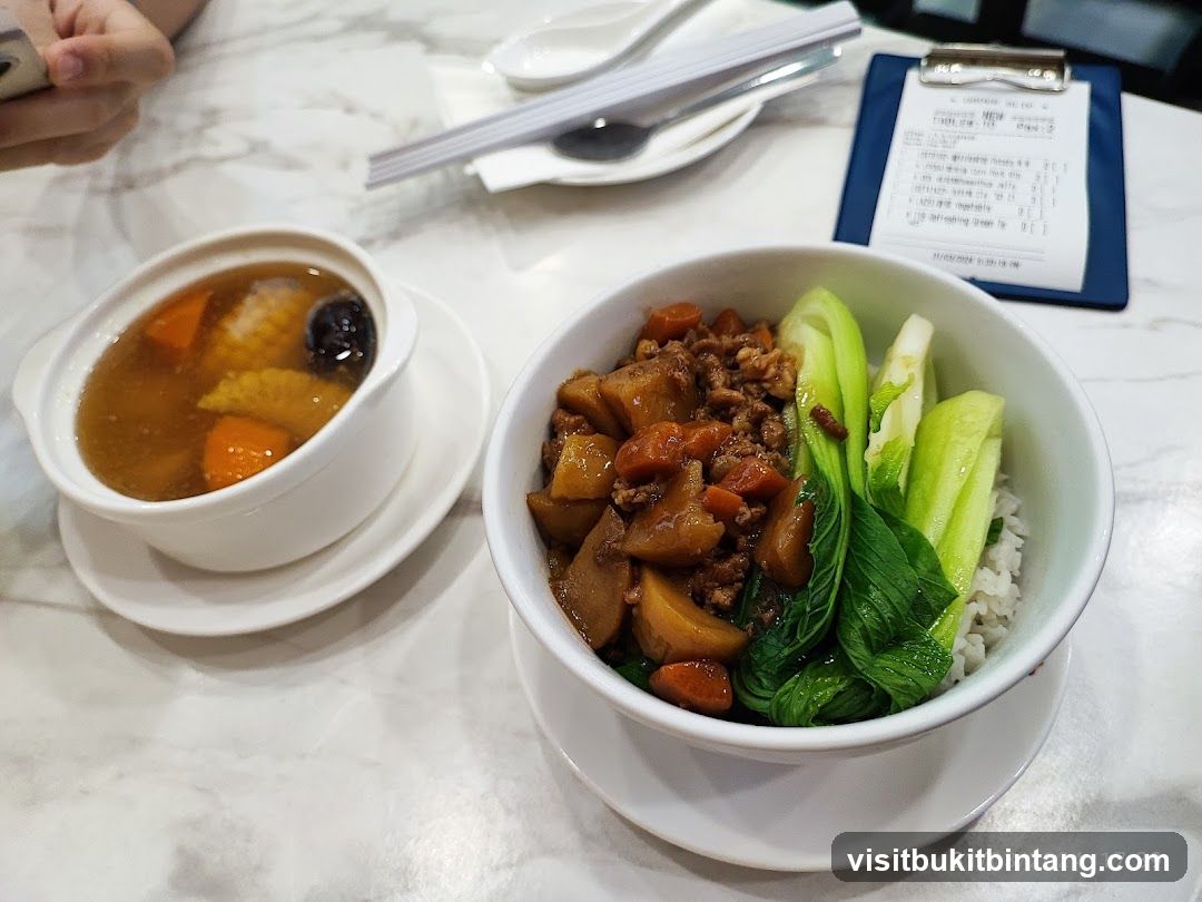 Braised Pork Rice Bowl with Soup