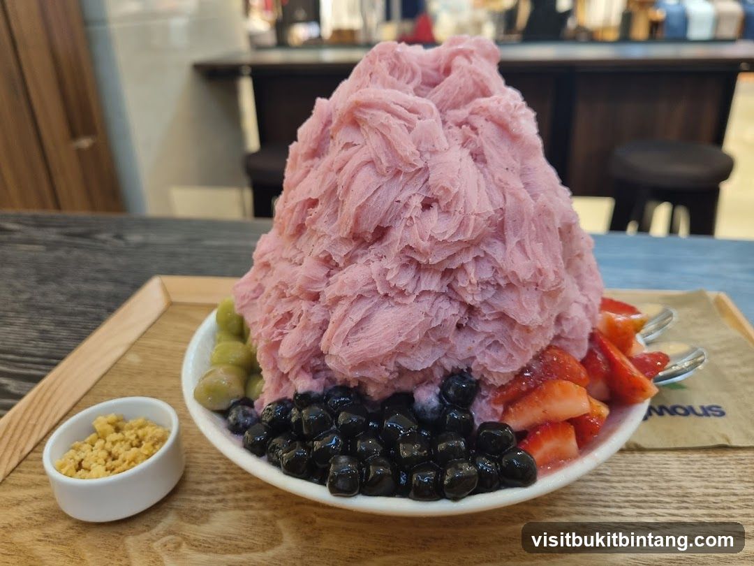 Strawberry Shaved Ice with Toppings