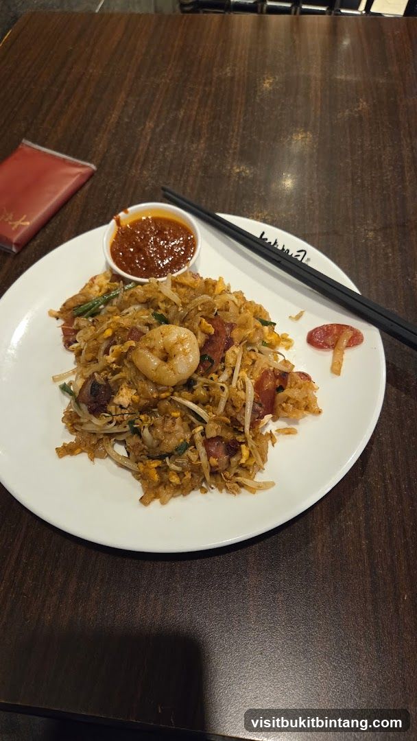 Fried Noodles with Shrimp and Sausage