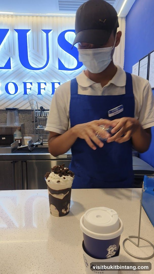 Barista preparing a drink at Zus Coffee