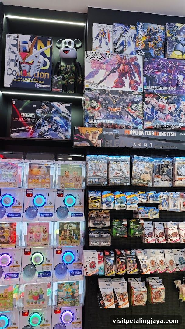 Toy and Model Merchandise Display
