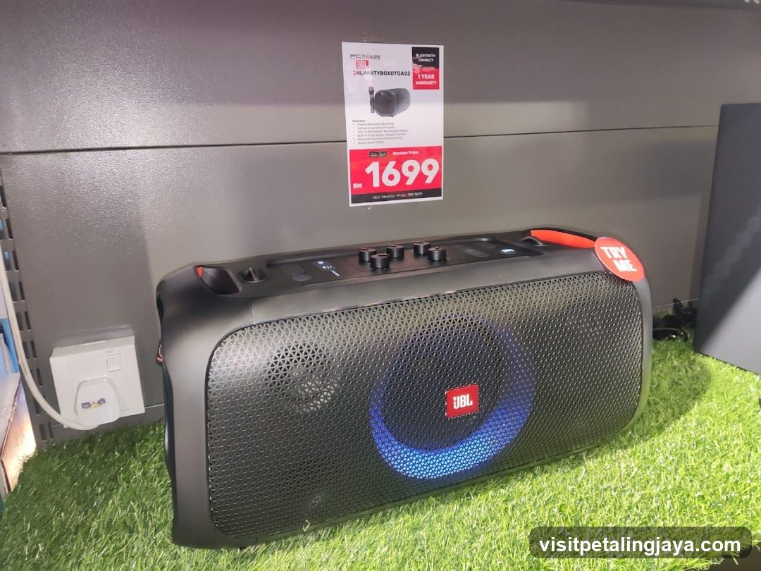 JBL Speaker Display