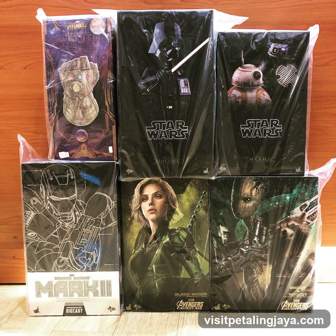 Hot Toys Collectible Figures Display