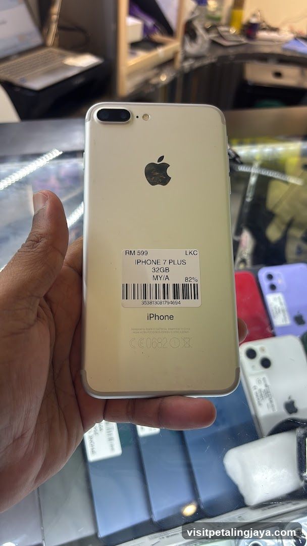 Used iPhone Display in Shop Interior