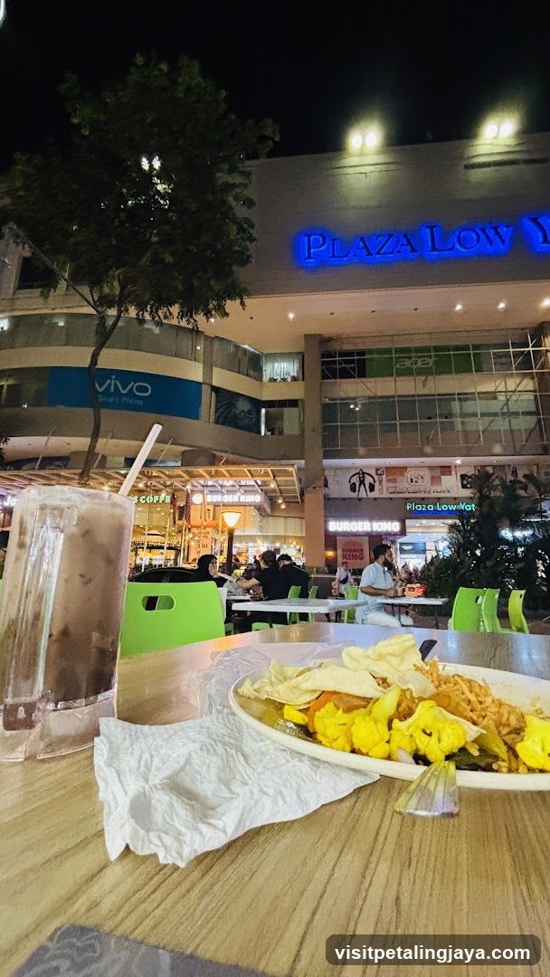 Dining at Plaza Low Yat Night Market
